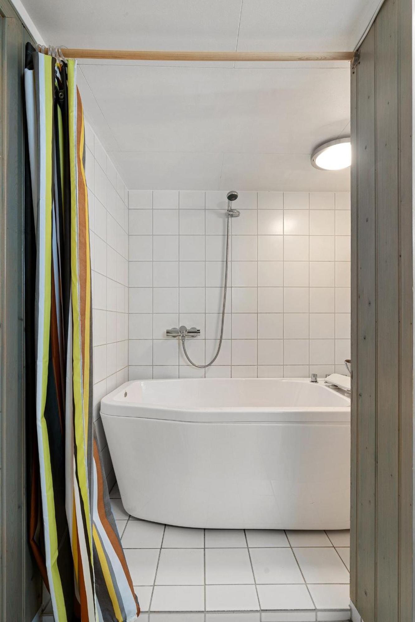 Room In Cozy Apartment 7 Min Walk From The City Center Tromsø Exterior foto